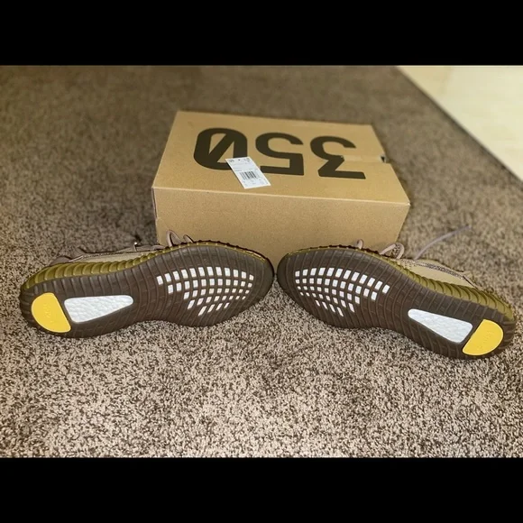 Yeezy Boost 350V2 Earth size 10 worn twice closest thing to Deadstock will trade - Picture 7 of 10